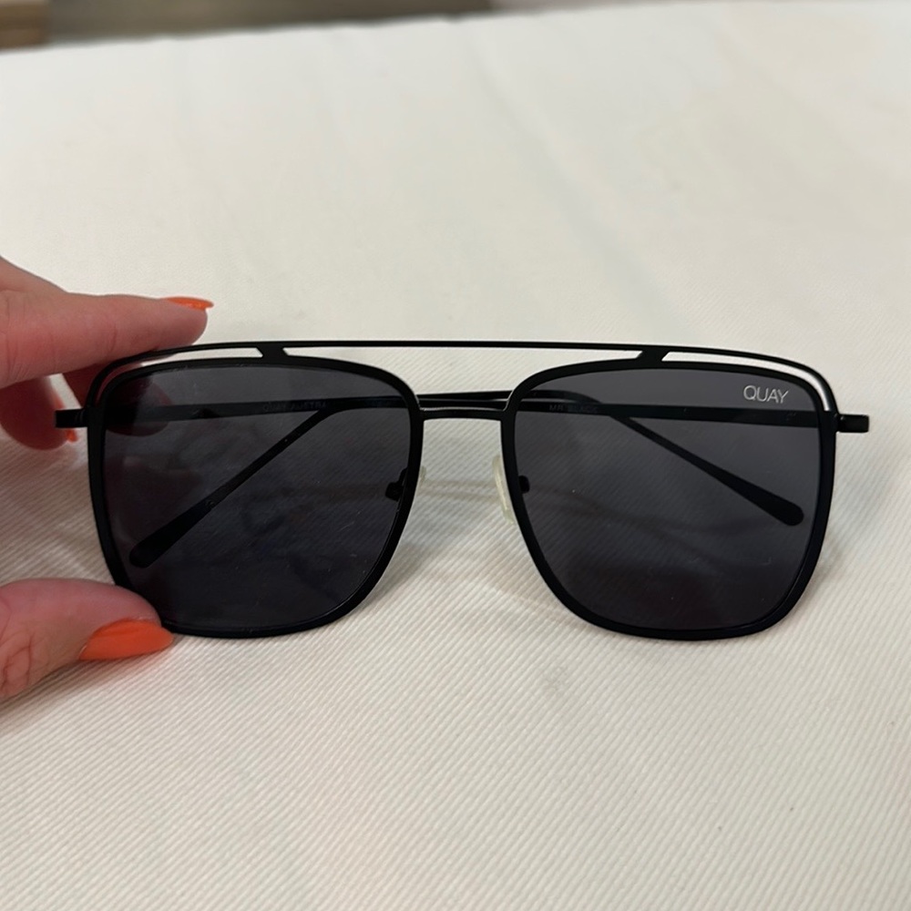 Oversized QUAY Black Sunglasses